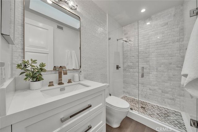 10 Rue Cannes, Newport Beach, CA 92660