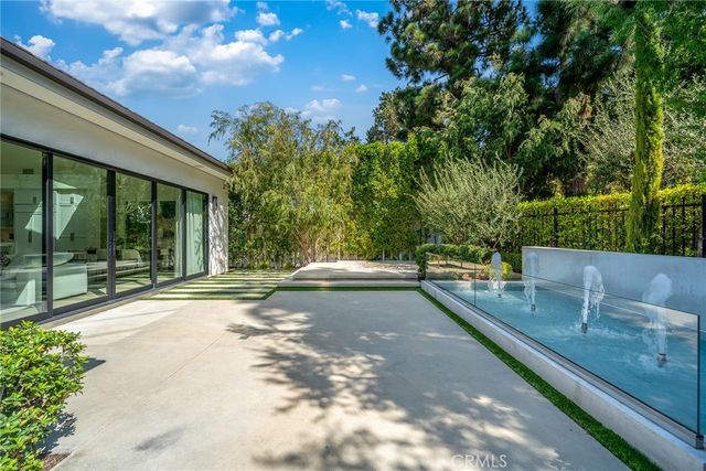 10 Rue Cannes, Newport Beach, CA 92660