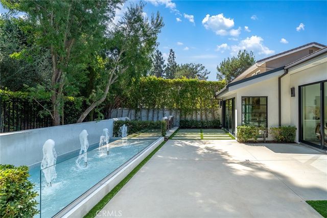 10 Rue Cannes, Newport Beach, CA 92660