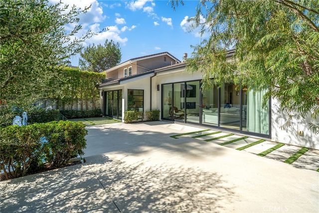10 Rue Cannes, Newport Beach, CA 92660