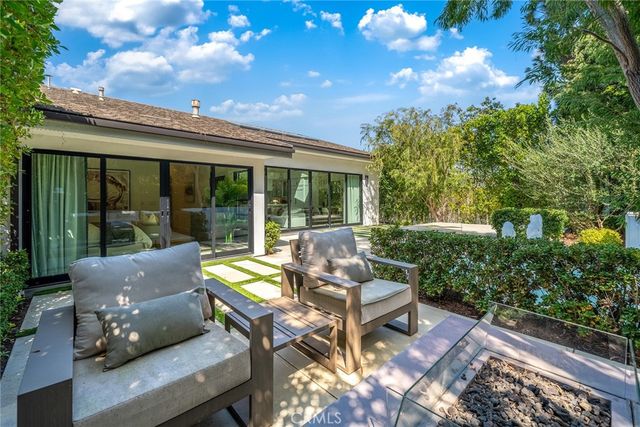 10 Rue Cannes, Newport Beach, CA 92660