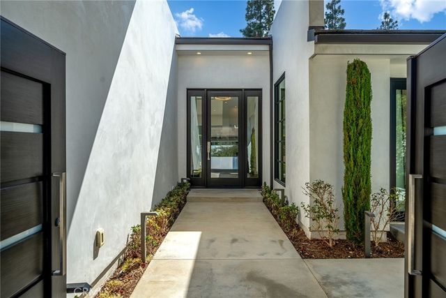 10 Rue Cannes, Newport Beach, CA 92660