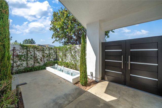 10 Rue Cannes, Newport Beach, CA 92660