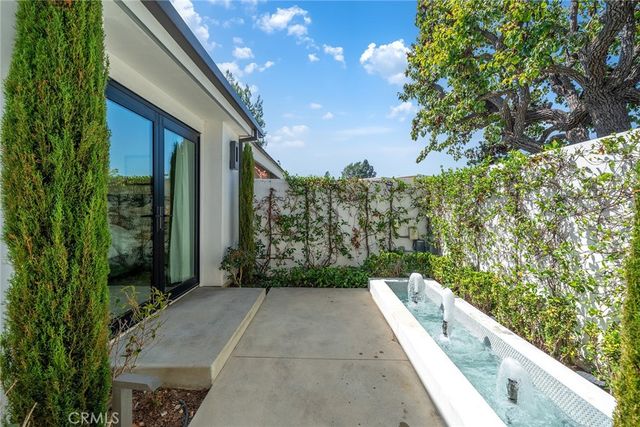 10 Rue Cannes, Newport Beach, CA 92660