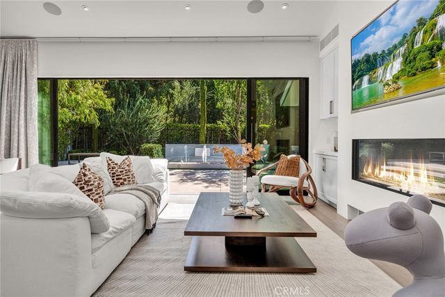 10 Rue Cannes, Newport Beach, CA 92660