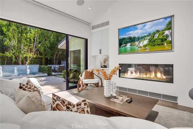 10 Rue Cannes, Newport Beach, CA 92660