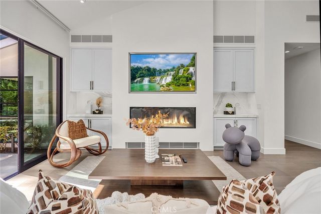 10 Rue Cannes, Newport Beach, CA 92660