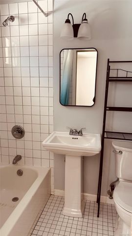 881 Albany Post Road 17, New Paltz, NY 12561