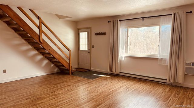 881 Albany Post Road 17, New Paltz, NY 12561