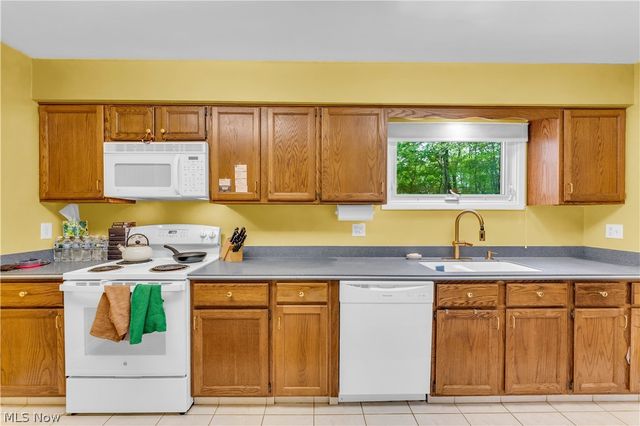 36 Oakshore Drive, Bratenahl, OH 44108