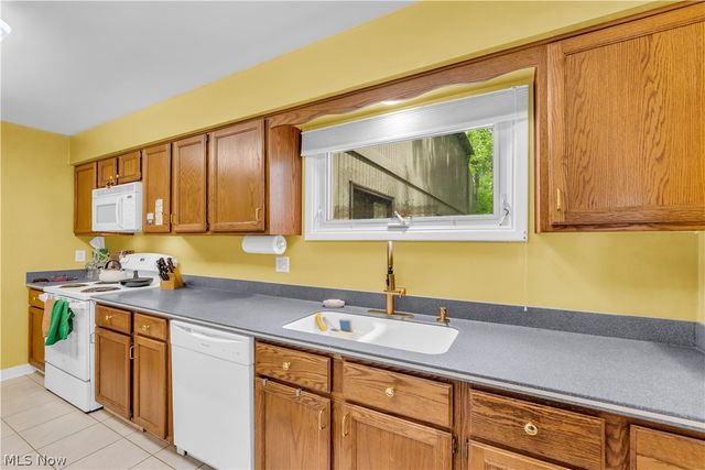 36 Oakshore Drive, Bratenahl, OH 44108