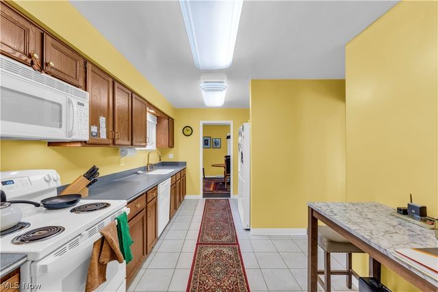 36 Oakshore Drive, Bratenahl, OH 44108