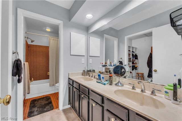 36 Oakshore Drive, Bratenahl, OH 44108