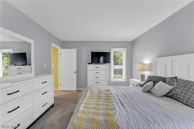 36 Oakshore Drive, Bratenahl, OH 44108