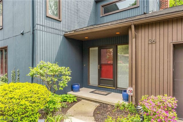 36 Oakshore Drive, Bratenahl, OH 44108