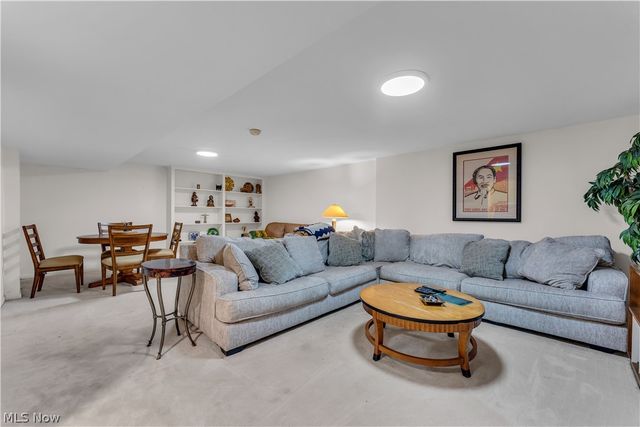 36 Oakshore Drive, Bratenahl, OH 44108
