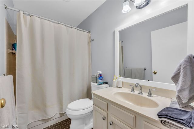 36 Oakshore Drive, Bratenahl, OH 44108