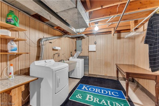 36 Oakshore Drive, Bratenahl, OH 44108