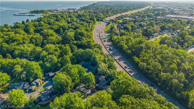 36 Oakshore Drive, Bratenahl, OH 44108