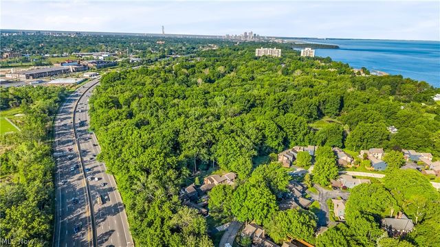 36 Oakshore Drive, Bratenahl, OH 44108