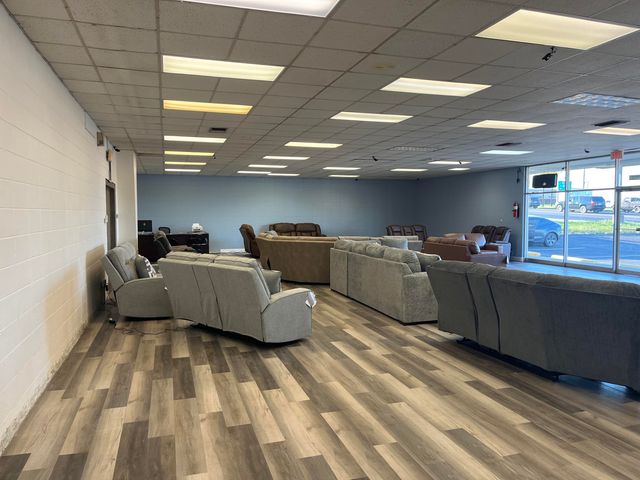 1430 W Kearney Street, Springfield, MO 65803