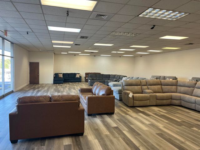 1430 W Kearney Street, Springfield, MO 65803