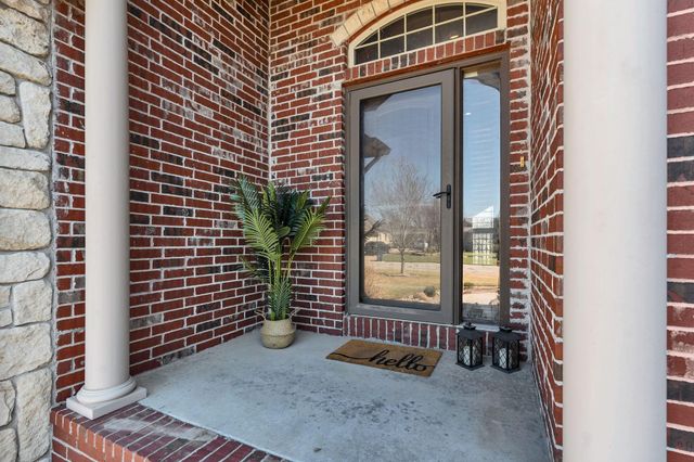 2418 N Springdale Cir, Wichita, KS 67228