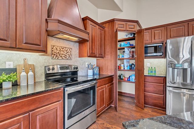 2418 N Springdale Cir, Wichita, KS 67228