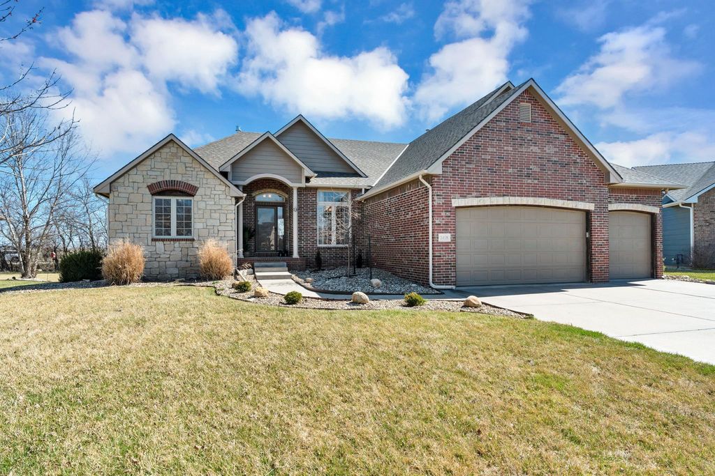 2418 N Springdale Cir, Wichita, KS 67228