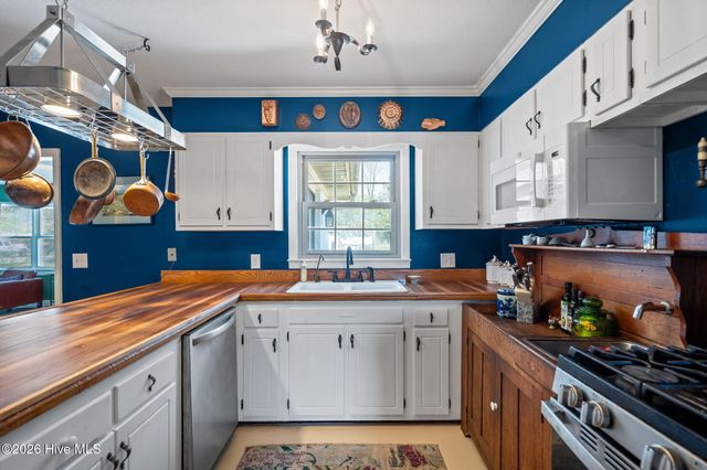 814 Cape Fear Boulevard, Carolina Beach, NC 28428