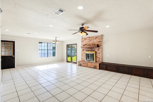 1350 MARY PREISS DR, New Braunfels, TX 78132