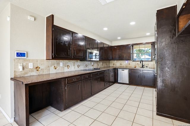 1350 MARY PREISS DR, New Braunfels, TX 78132