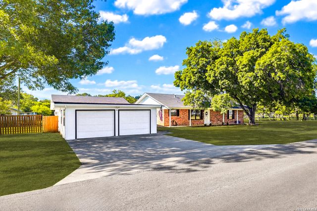 1350 MARY PREISS DR, New Braunfels, TX 78132