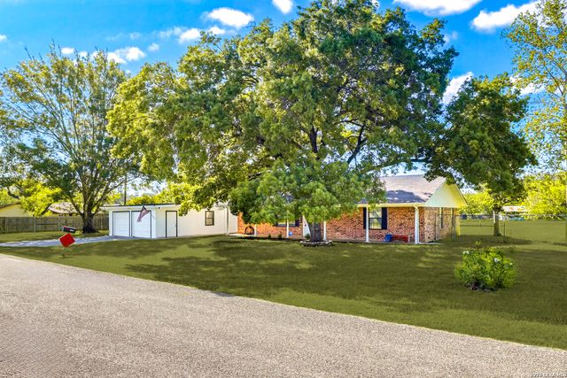 1350 MARY PREISS DR, New Braunfels, TX 78132