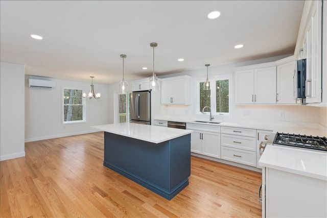 1152 Bridge St, Pelham, NH 03076