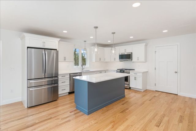 1152 Bridge St, Pelham, NH 03076