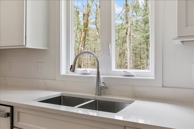 1152 Bridge St, Pelham, NH 03076
