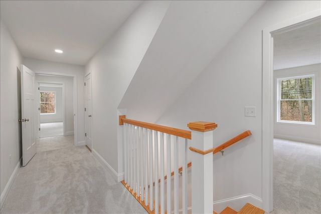 1152 Bridge St, Pelham, NH 03076