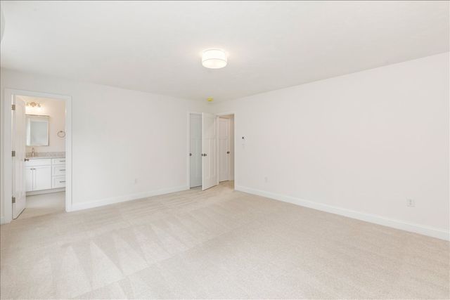 1152 Bridge St, Pelham, NH 03076