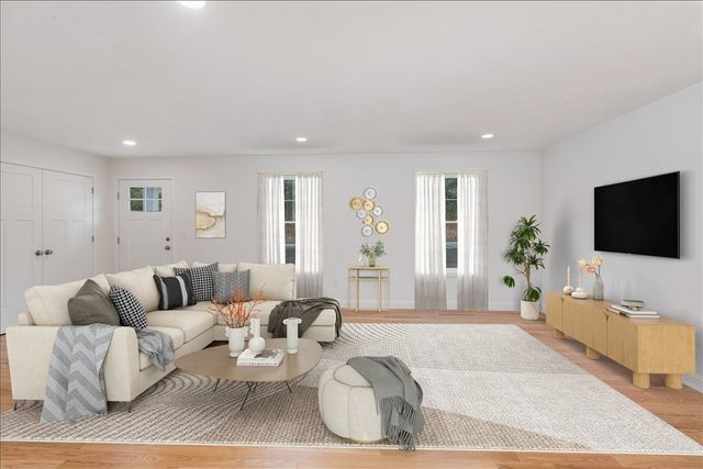 1152 Bridge St, Pelham, NH 03076