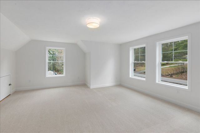 1152 Bridge St, Pelham, NH 03076