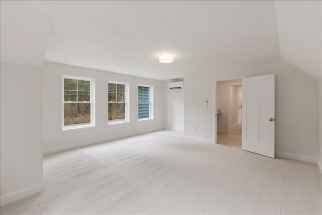 1152 Bridge St, Pelham, NH 03076