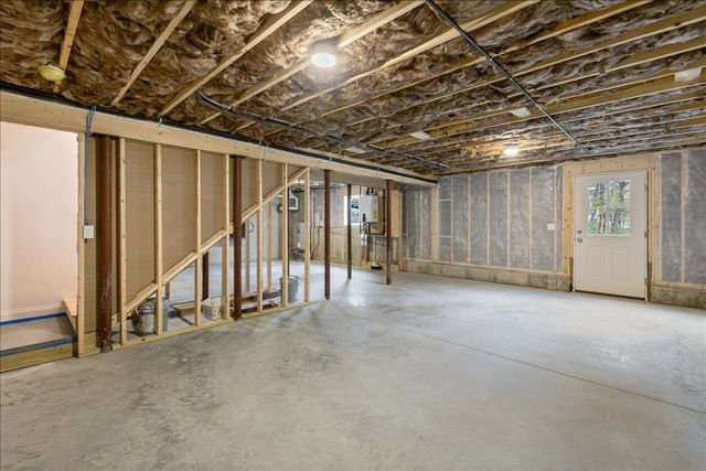 1152 Bridge St, Pelham, NH 03076