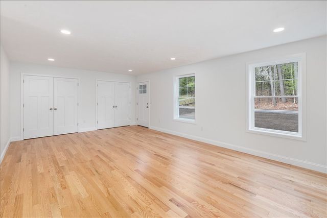 1152 Bridge St, Pelham, NH 03076