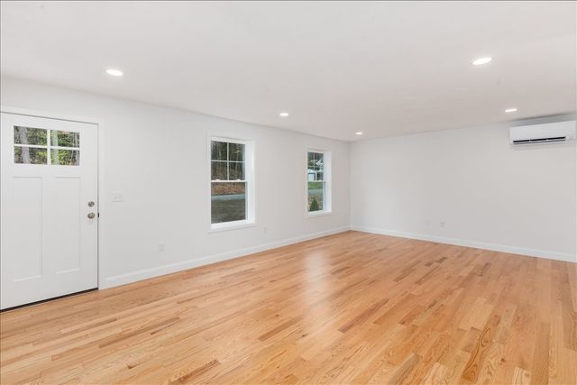 1152 Bridge St, Pelham, NH 03076
