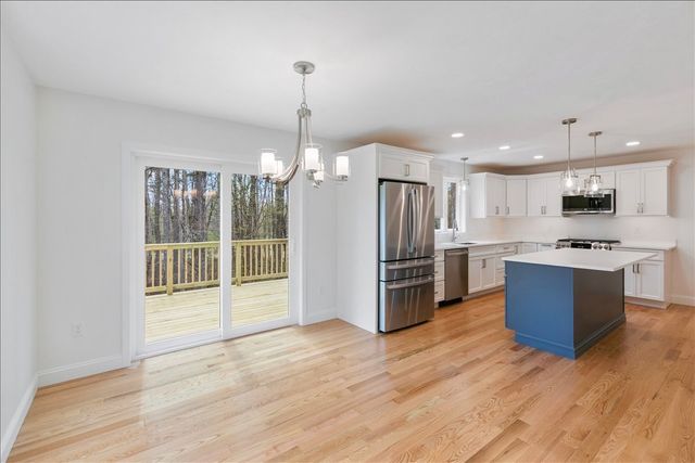1152 Bridge St, Pelham, NH 03076