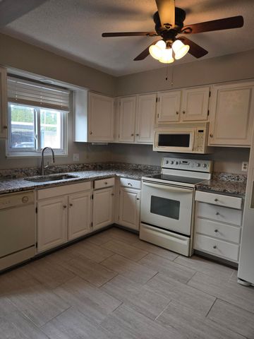 1512 Normandy Road 105, Royal Oak, MI 48073