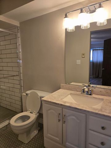 1512 Normandy Road 105, Royal Oak, MI 48073