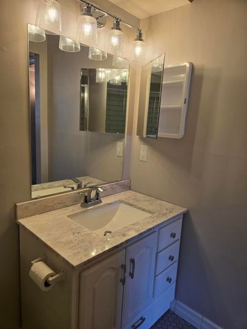1512 Normandy Road 105, Royal Oak, MI 48073