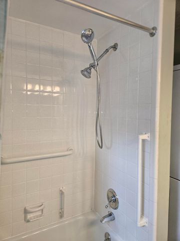 1512 Normandy Road 105, Royal Oak, MI 48073